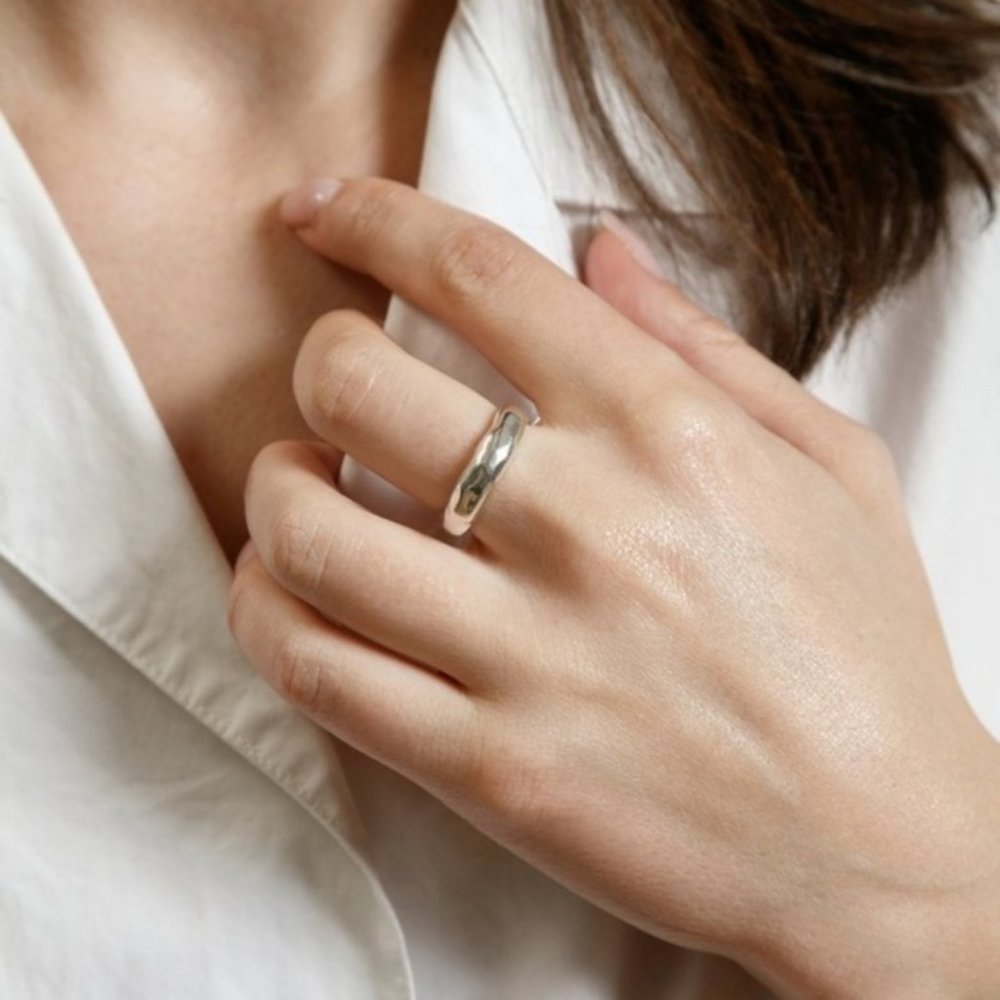 Elegant Silver Ring - Picture 2 of 2